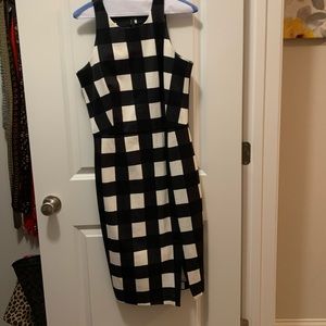 Banana Republic black/white shift dress